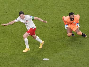 Lewandowski se estrena y Polonia doma 2-0 a Arabia Saudí