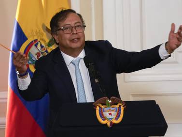 Congreso de Colombia escucha testimonios en investigación al presidente Petro por fondos de campaña