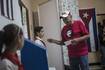 Cubanos van a las urnas para renovar su Parlamento