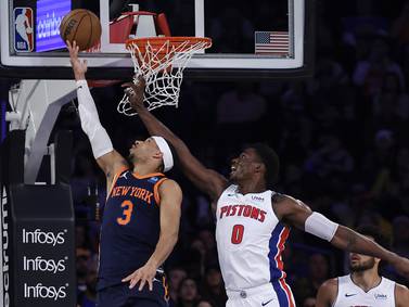 Hart encesta la canasta de la ventaja tras posesión caótica en triunfo de Knicks sobre Pistons