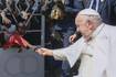 Papa El Vaticano publica la foto de un niño que da limosna al Papa en Sudán del Sur, el país más pobre del mundo