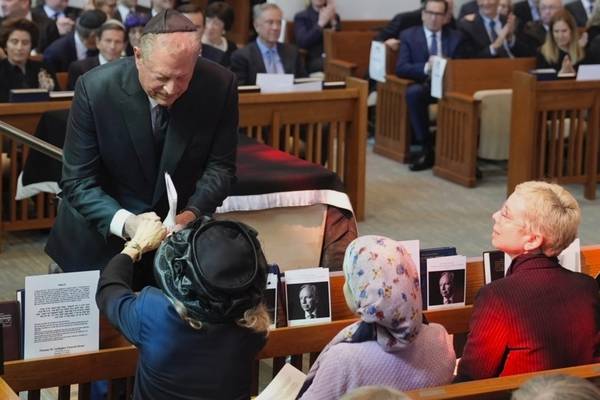 El exsenador Joe Lieberman es recordado como una "persona íntegra" que zanjó divisiones políticas