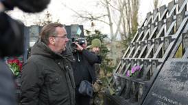 Ministro de Defensa alemán cae de sorpresa a Kiev para comprobar efectividad de ayuda militar