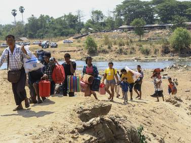 Unas 1.300 personas huyen de Myanmar a Tailandia tras choques en localidad fronteriza