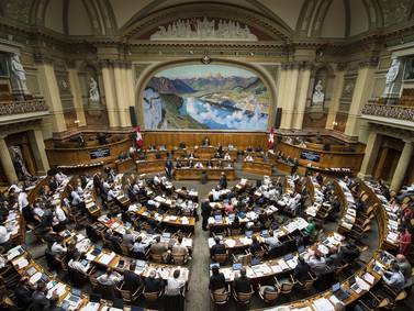 Cámara baja de Suiza prohíbe uso de símbolos nazis o extremistas que puedan fomentar odio