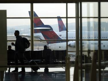 FAA investiga incidente entre dos vuelos en pista de aeropuerto en Virginia