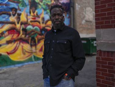 Respuesta de Chicago a aumento de migrantes aviva antiguas frustraciones entre habitantes negros