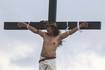 Aldeano filipino se hace crucificar por 35ta vez para rezar por la paz mundial