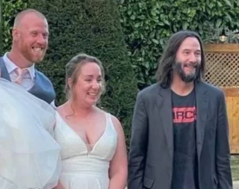Keanu Reeves sorprendió a una pareja en su celebración de matrimonio