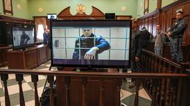 Rusia acusa a periodista que donó organizacion anticorrupción