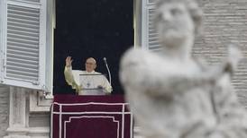 Papa Francisco arremete contra antivacunas 