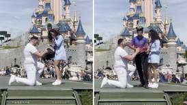 Redes sociales destrozan a trabajador de parque de Disney por interrumpir propuesta de matrimonio