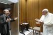 El Papa se reúne en el Vaticano con el oscarizado actor y director italiano Roberto Benigni