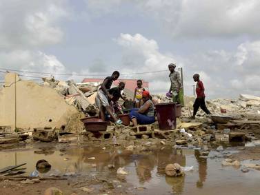 Una ciudad de Costa de Marfil derriba casas por salud pública. Miles se quedan sin hogar