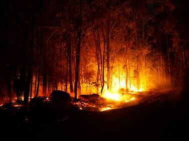 Un total de 9 incendios sin extinguir queman cerca de 3.700 hectáreas en Galicia