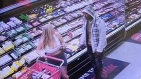 VIDEO: Estrella de OnlyFans es acosada sexualmente por un hombre en supermercado