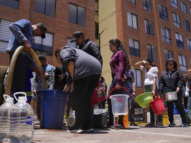 Día para ahorrar agua y energía beneficia empleados de gobierno pero no paraliza a Colombia