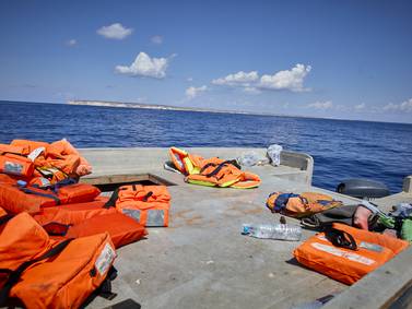 Mueren cinco personas y más de cien son rescatadas tras el hundimiento de varias embarcaciones en Túnez