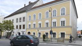 Gobierno austriaco remodela casa donde nació Hitler para convertirla en estación de policía