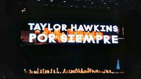 “Taylor Hawkins por siempre”: así fue el homenaje con velas que se realizó en el que hubiese sido su último escenario