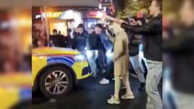 Tres menores de edad resultaron heridos por un apuñalamiento en centro de Dublín