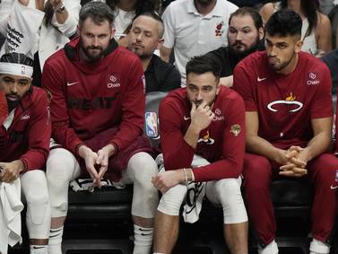 Heat pierde su magia de playoffs y está al borde de la eliminación