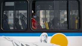 Mujer da a luz en pleno autobús y le pide disculpas a los pasajeros: ellos respondieron con aplausos
