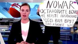 Periódico alemán contrata a Marina Ovsiannikova, la periodista rusa que protestó en TV contra la guerra en Ucrania