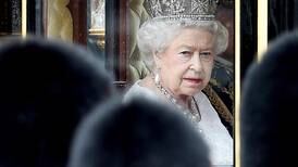 La reina Isabel II pasó la noche en un hospital y hay intriga sobre su estado de salud