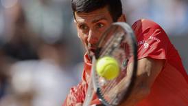Alcaraz y Djokovic superan sin mayores sobresaltos debuts en Roland Garros