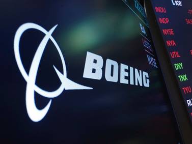 Boeing despide a encargado de programa de aviones 737 semanas después de falla durante vuelo