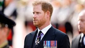 La prohibición que afecta al príncipe Harry mientras mantiene luto tras la muerte de la reina Isabel II