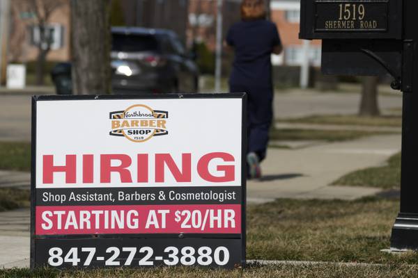 Bajan solicitudes de ayuda por desempleo en EEUU ante sólido mercado laboral