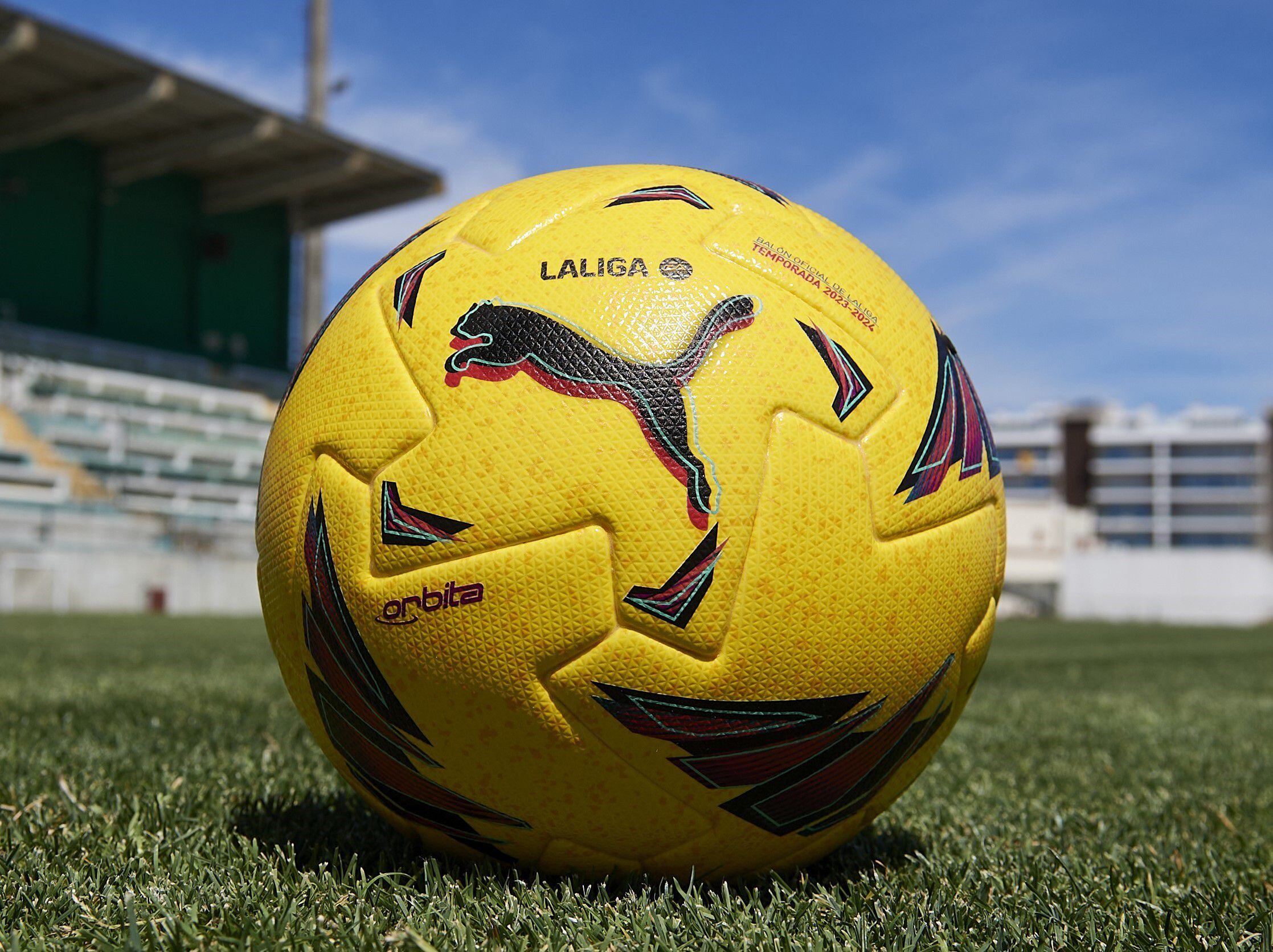 LaLiga y Puma presentan el Orbita Yellow, el balón de alta visibilidad con  el que se jugará hasta abril de 2024 – Ferplei