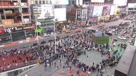 Video captó momento de pánico tras la explosión de una alcantarilla en Times Square, Estados Unidos