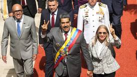 Previo a las elecciones en Venezuela, arrestan a opositores presuntamente vinculados a complots