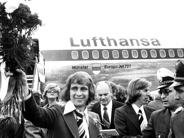 Fallece Bernd Hölzenbein, que ayudó a Alemania Occidental a ganar el Mundial en 1974; tenía 78 años