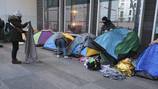 La policía desaloja campamento migrante en París. Activistas dicen que es una campaña preolímpica