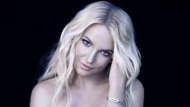 Britney Spears se desnuda bajo el sol en un sensual escape a la playa