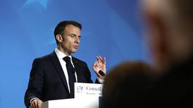 Macron promete consolidar derecho al aborto en la Constitución de Francia para 2024