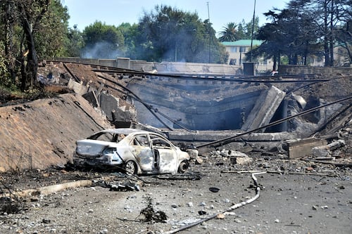 Sube cifra de muertos tras explosión de camión en Sudáfrica
