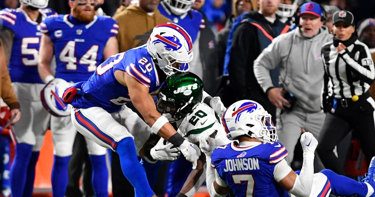 Taylor Rapp, safety de Bills, podía mover sus manos mientras subía a la ...