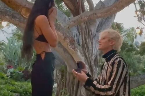 ¿Megan Fox se casará con Machine Gun Kelly a lo vampiro?: bebieron sangre del otro en ceremonia de compromiso