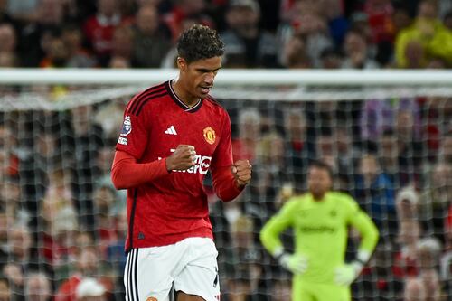 Con gol tardío de Varane, Man United vence 1-0 a Wolverhampton