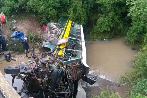Choque vehicular en Sudáfrica deja 20 muertos y 68 heridos