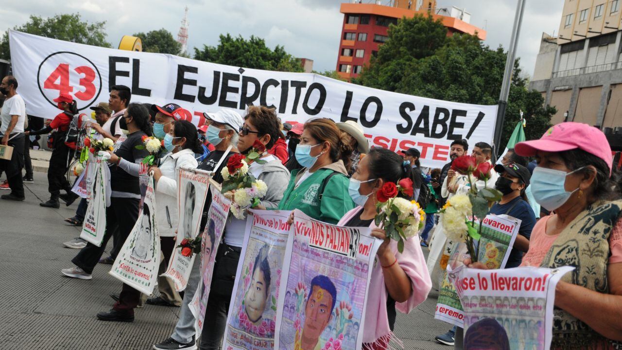 Marcha por los 8 años de Ayotzinapa