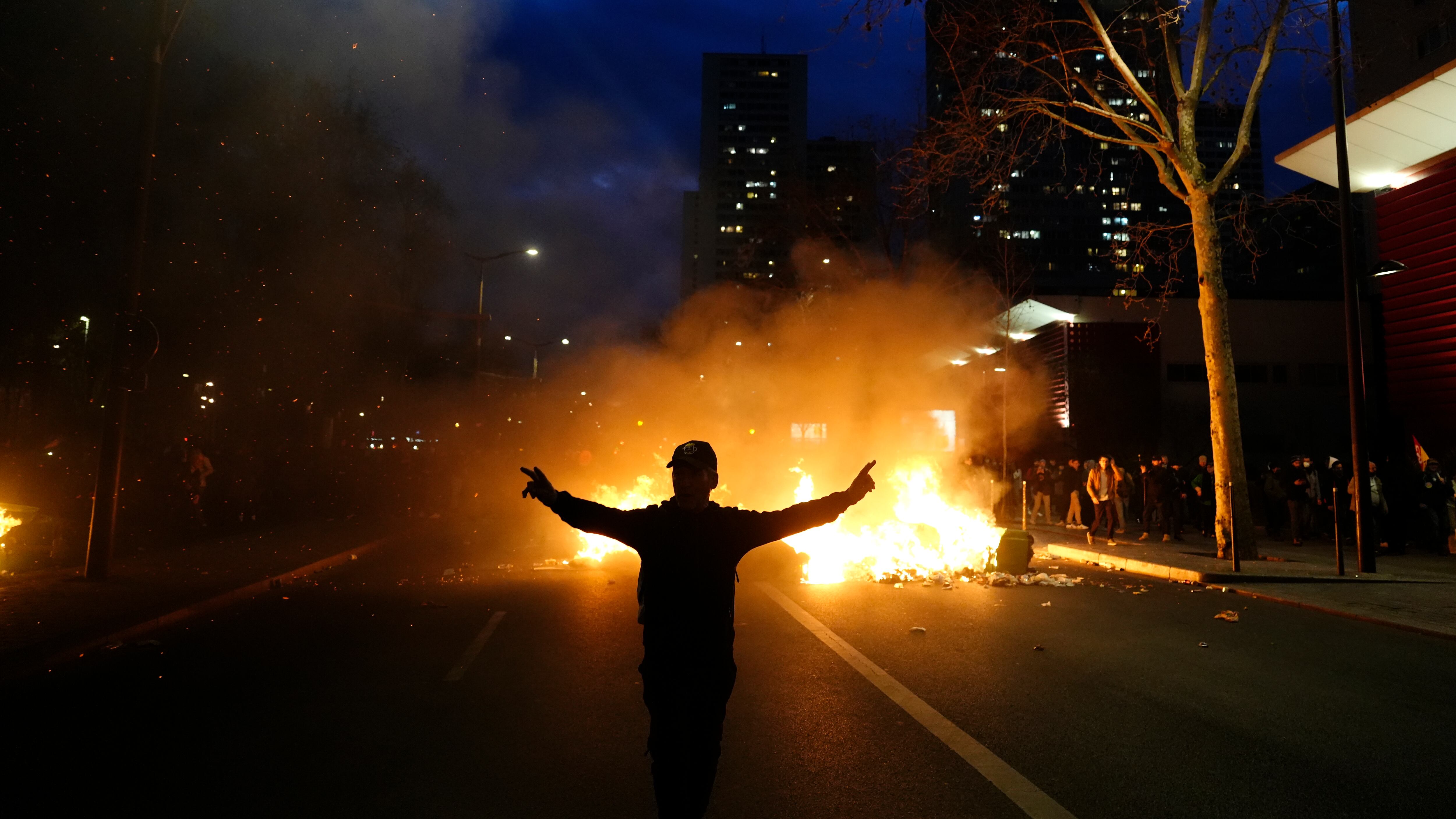 Francia: Protestas por reforma de pensiones en Paris deja medio centenar de detenidos