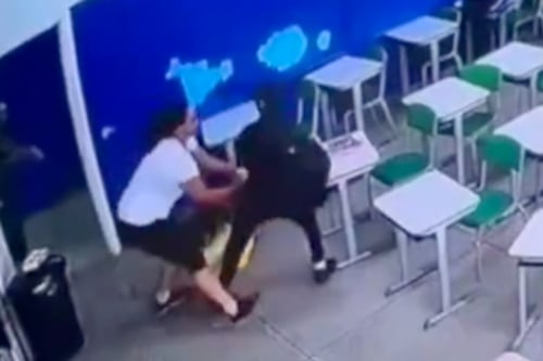 VIDEO: Profesora muere tras ser apuñalada por un alumno