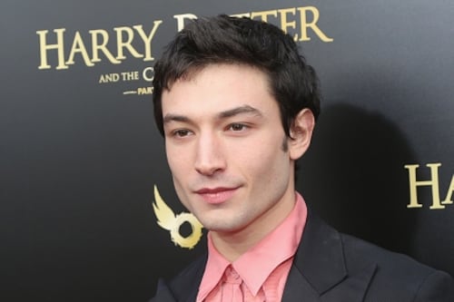Ezra Miller podría enfrentar hasta 26 años de cárcel tras declararse ‘no culpable’