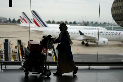 Ocho aeropuertos franceses reciben nuevas amenazas terroristas este viernes